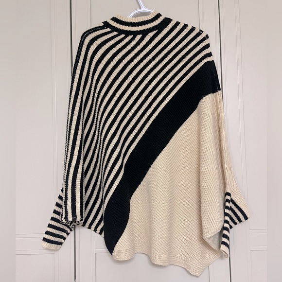 Suzy Shier Oversized Tunic - Picture 5 of 10